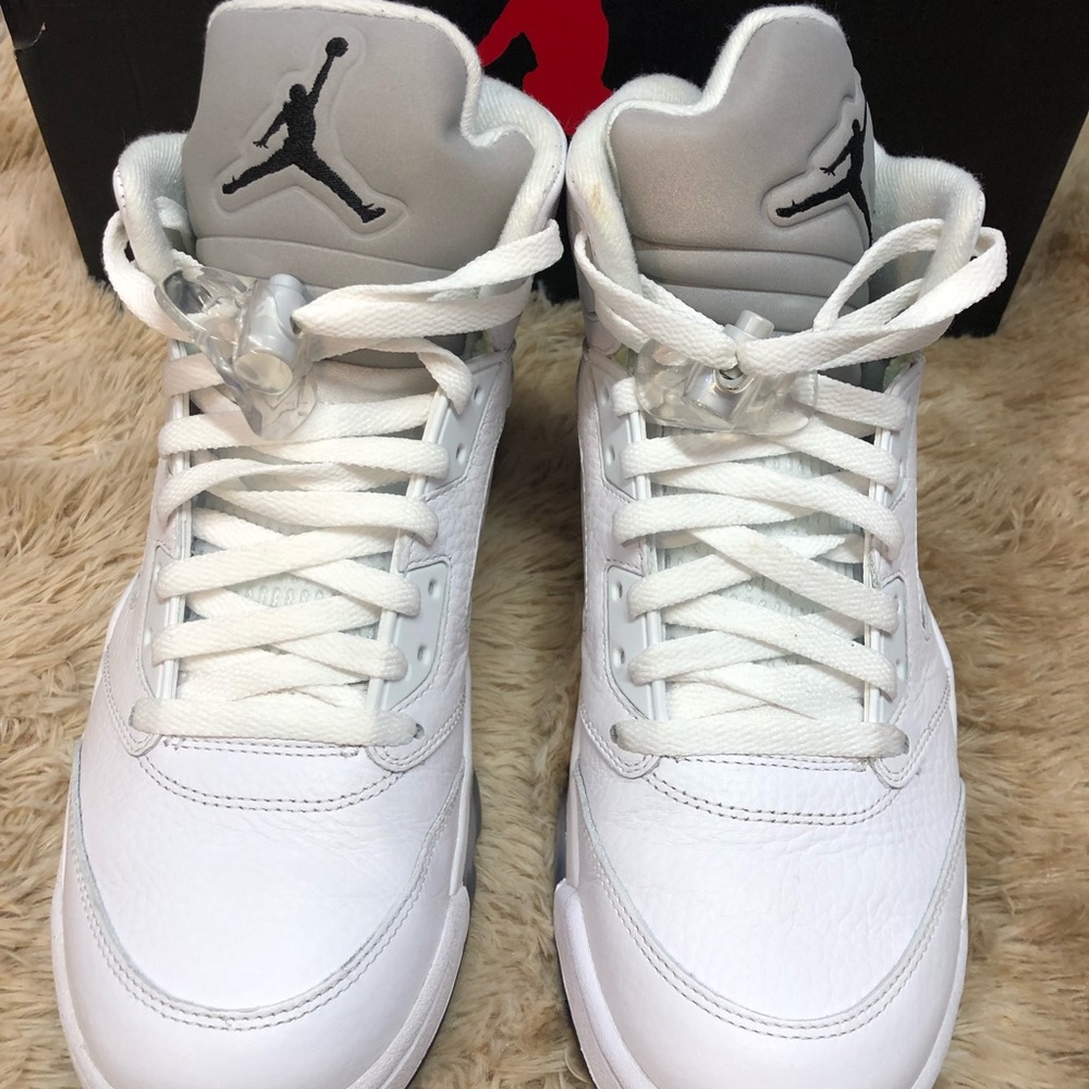 Retro 5 Jordan’s 💋make me and offer 💋reasonable - Picture 2 of 8